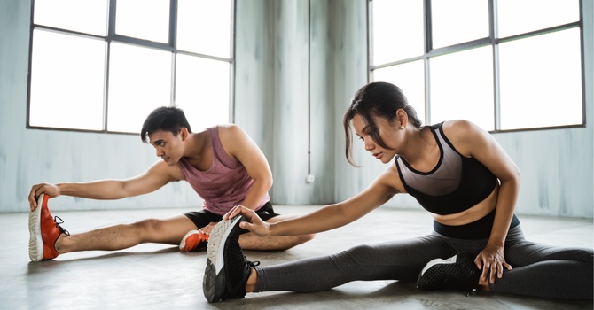 Traveling for Thanksgiving? Here’s Why Your Spine Deserves a Seat at the Table (Literally)